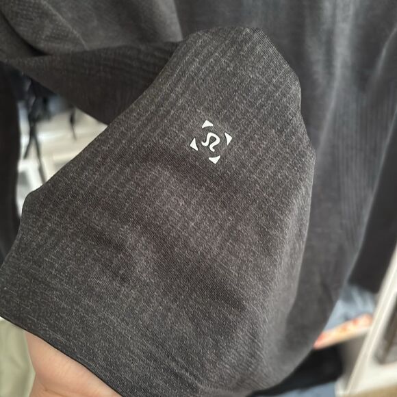 LULULEMON Men's Black Long Sleeve Shirt METAL VENT TECH $78 msrp size XS - Picture 6 of 6